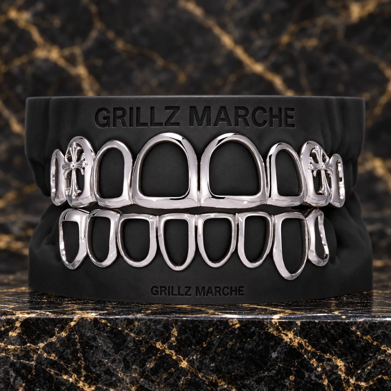 Open face con croci · 20 denti · cromo-cobalto — custom grillz design by the Grillz Marche atelier, made to measure on the cast of your teeth